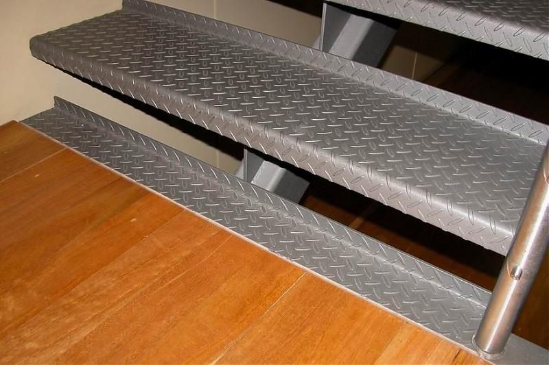 metal centre stringer staircase