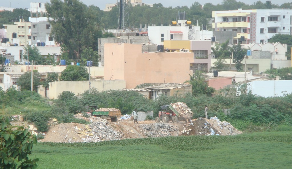 Tractors_Dumping_Debris-Jayanthi_Nagar_Lake